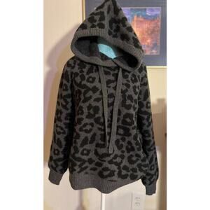 Loft hoodie sweater
Animal print 
Size medium
Excellent condition